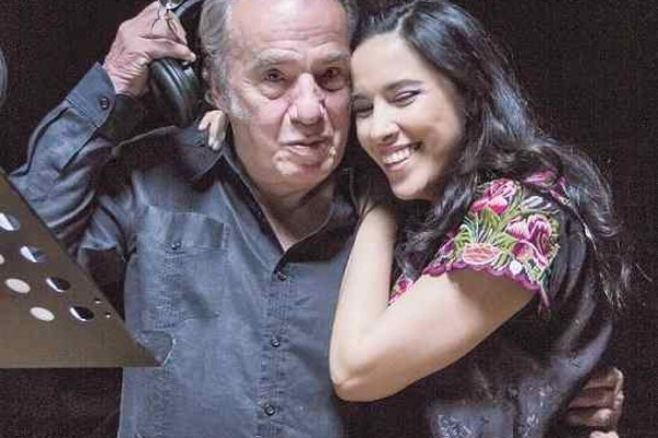 La Rumorosa, hija de Amparo Ochoa, canta a dueto con Óscar Chávez en nueva producción