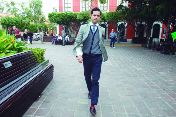 El 2018 es determinante para el diseñador Andrés Romo, originario de Escuinapa