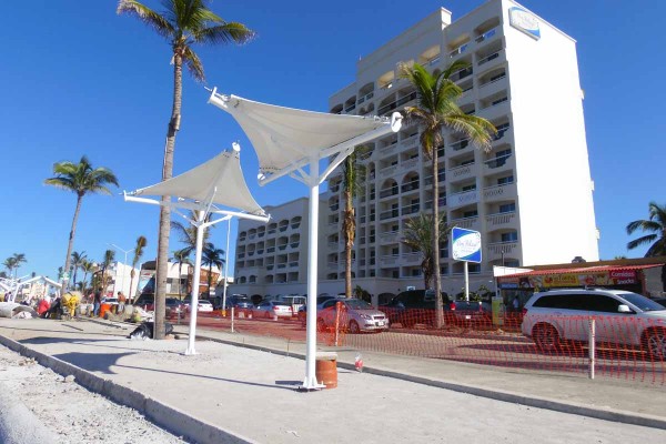 Recortarán 60% los sitios de estacionamiento en el malecón de Mazatlán