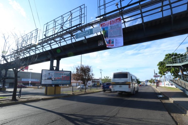 En Mazatlán, colocan manta para exigir que autoridades localicen a joven desaparecido