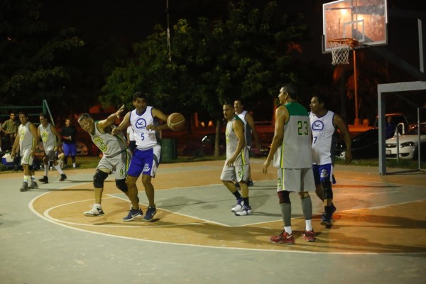 Dejan ver la clase en la cancha del Info Playas, en Mazatlán