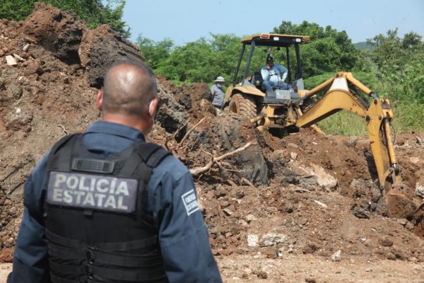 Rastreadoras de Mazatlán buscan a sus desaparecidos cerca del Hospital General