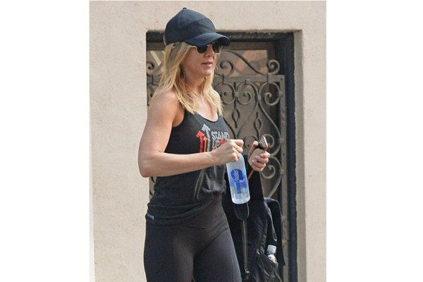 Jennifer Aniston demuestra que no está embarazada