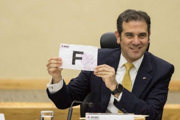 Empresas fantasma han facturado al menos 25 mdp a partidos como proveedoras del INE