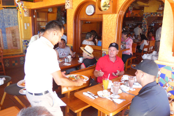 La Cámara Nacional de la Industria Restaurantera y Alimentos Condimentados estima un crecimiento de la planta laboral en estas vacaciones.