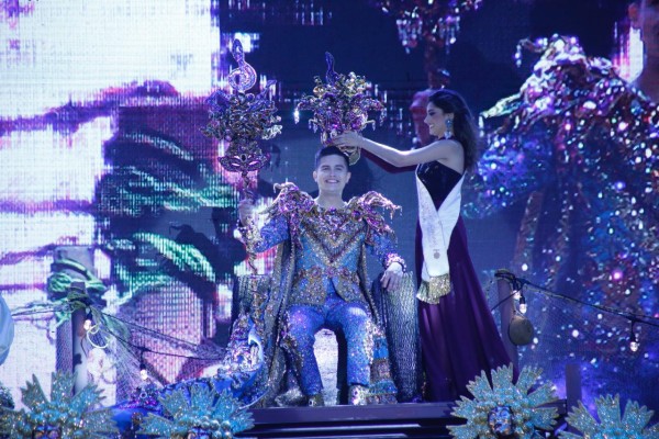 Coronan a Paco I como Rey del Carnaval de Mazatlán 2020