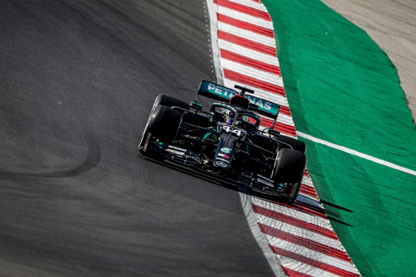 Lewis Hamilton le arrebata la pole del Gran Premio de Portugal a Valtteri Botas