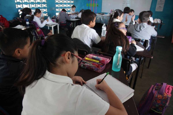 Llaman a escuelas a recibir desplazados