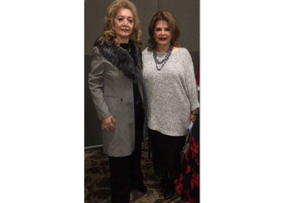 Minerva Lizárraga junto a Ana MaríaSánchez Sánchez.