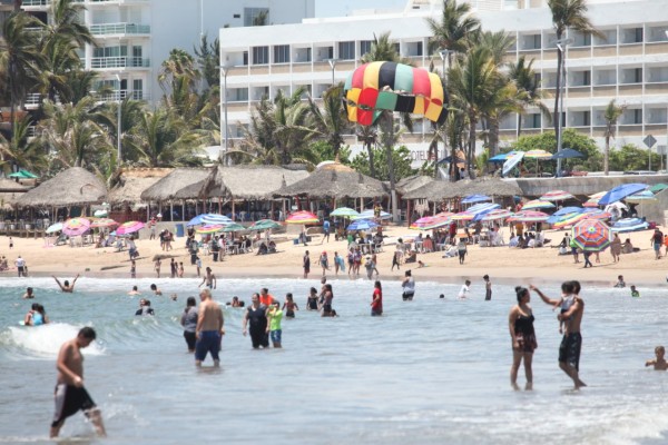 En Mazatlán, registran este fin de semana menos afluencia en playas y malecón