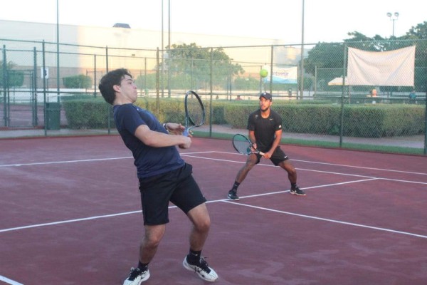 Paso impecable llevan Isaac Arévalo y Fernán Pérez en el Torneo de Tenis del Pavo Intermar