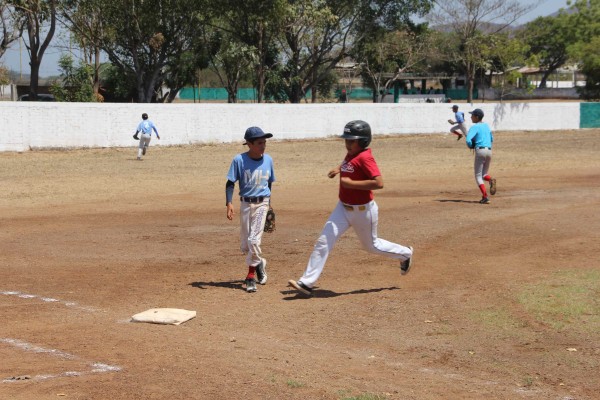 Buenos duelos hay en el Torneo de la Toronja.