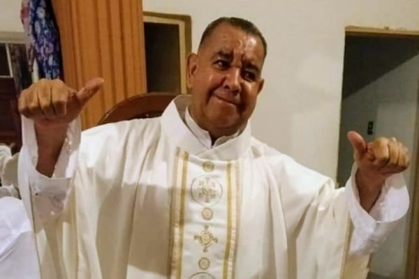 Muere sacerdote de la Parroquia de la Sagrada Familia de Los Mochis por Covid-19 Muere sacerdote de la Parroquia de la Sagrada Familia de Los Mochis por Covid-19