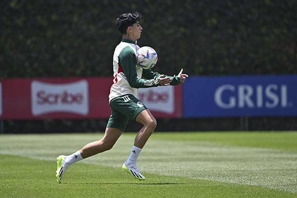 Kevin Álvarez ya entrena a todo vapor con la Selección Mexicana de futbol.