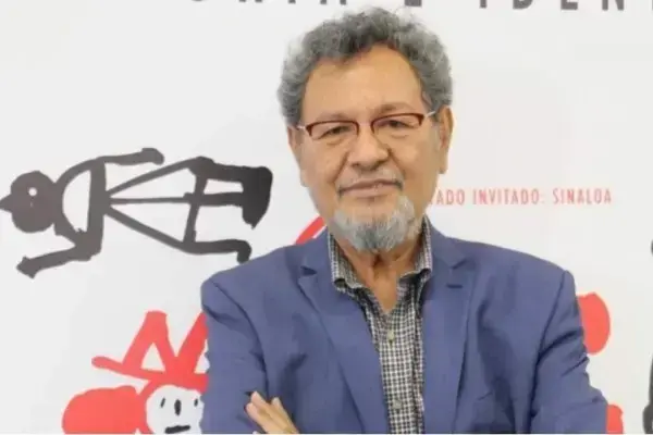 La obra de Élmer Mendoza ha estado muy vinculada con Sinaloa, un universo que incluye su música, comida, lenguaje, pero también una realidad que tiene que ver con la violencia y el narcotráfico.