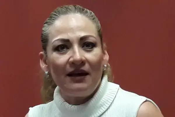 Denuncia Regidora a directora de Ecología por tala de dos palmeras en Paseo Claussen, en Mazatlán