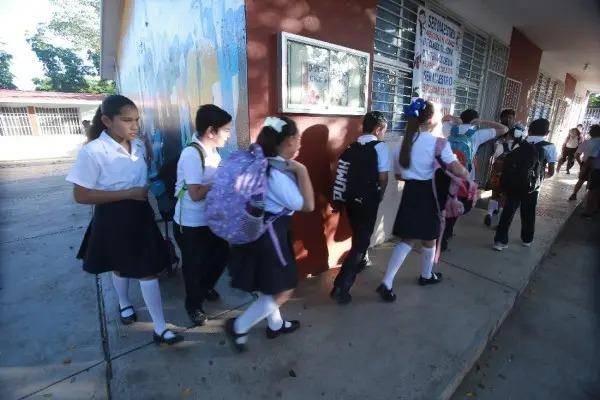 Sinaloa Incluyente respalda el uso de uniforme neutro en escuelas
