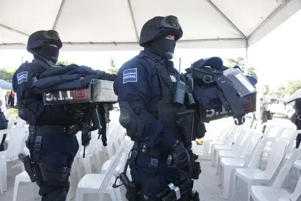 Preparan compra de chalecos, escudos, cascos y uniformes para policías en Sinaloa
