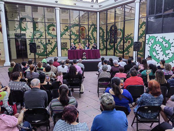 Presenta Paula Calzada su más reciente libro ‘Llamas de olvido’
