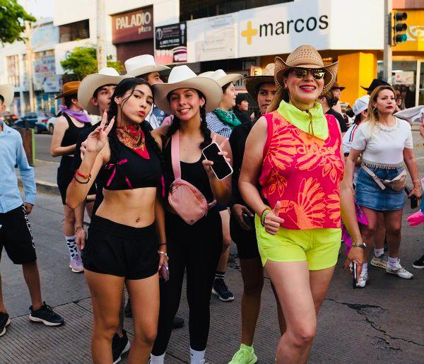 $!VaqueRun reúne a familias y jóvenes en una tarde de deporte, música y diversión en Culiacán