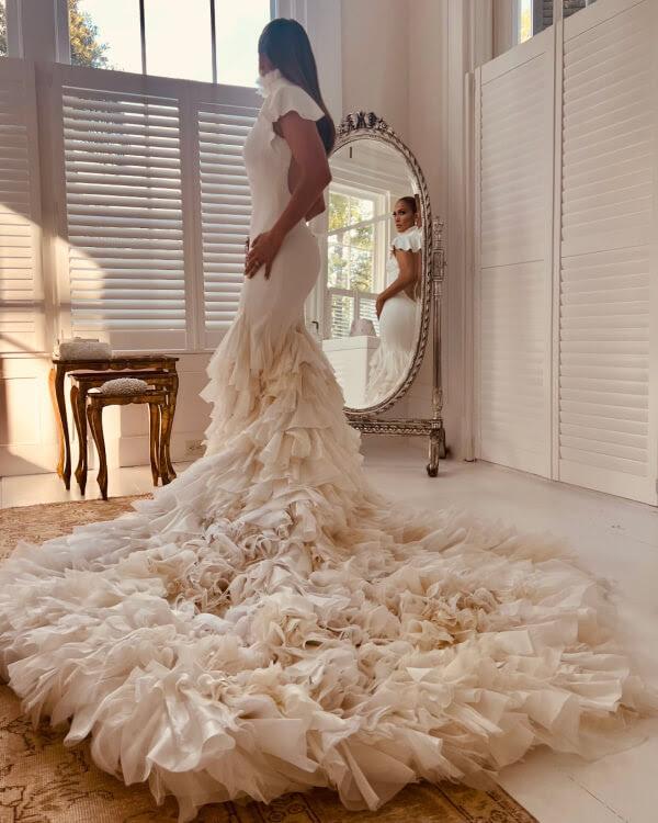 $!Comparte Jennifer Lopez detalles de su vestido de novia creado por Ralph Lauren