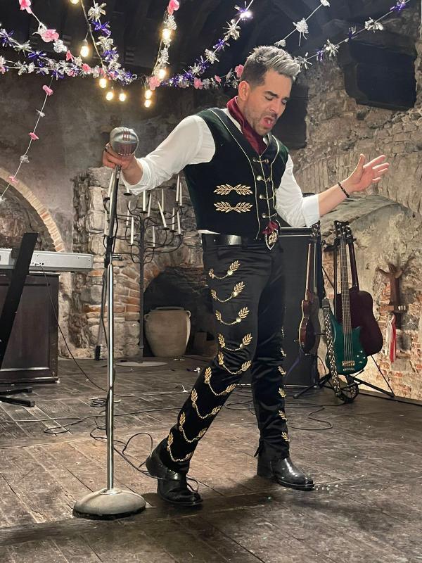 $!Omar Chaparro sigue metiéndose al regional mexicano