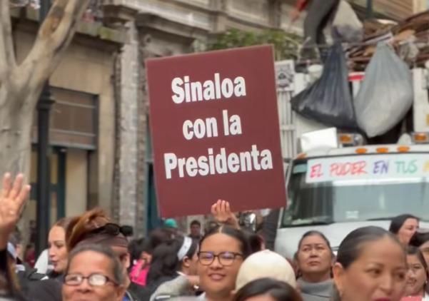 $!Sinaloenses acuden al Zócalo para respaldar a Claudia Sheinbaum en su primer año de gobierno