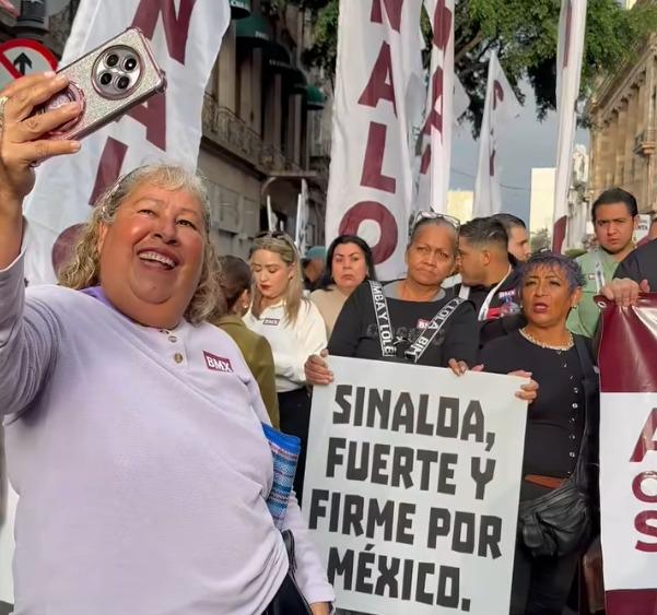 $!Sinaloenses acuden al Zócalo para respaldar a Claudia Sheinbaum en su primer año de gobierno