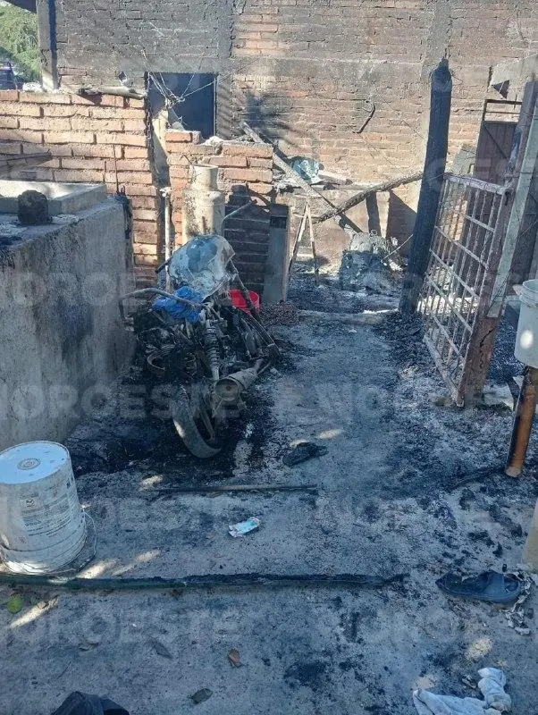 $!Familia pierde patrimonio tras enfrentamiento armado en Escuinapa