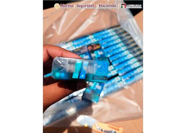 Autoridades federales aseguraron más de 8.4 millones de cigarrillos presuntamente apócrifos en la Aduana de Manzanillo.