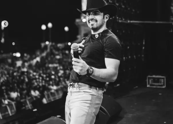 Joss Favela recibe su sexta nominación al Latin Grammy, ahora por Mis Compas Vol. 2.