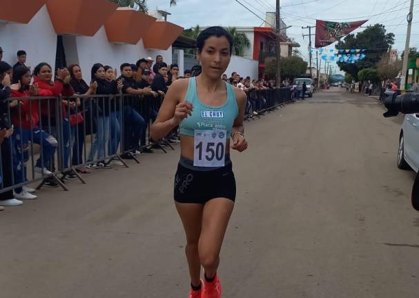 Mazatleca Norma Labrador anda desatada y ahora gana el Medio Maratón de la Candelaria en Quilá