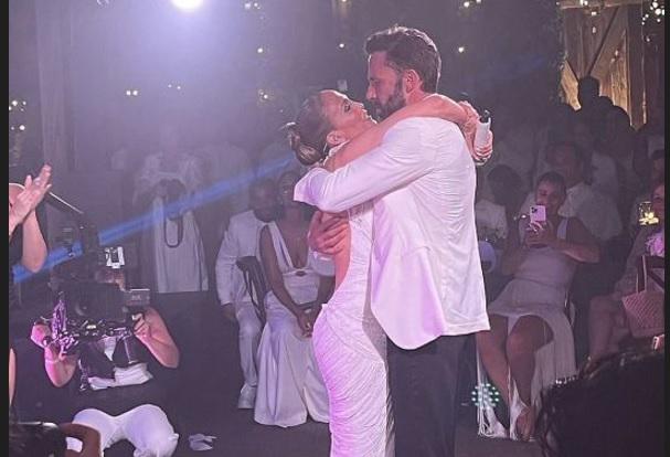 Dicen que JLo está furiosa por video filtrado de su boda: ‘Teníamos acuerdos firmados’