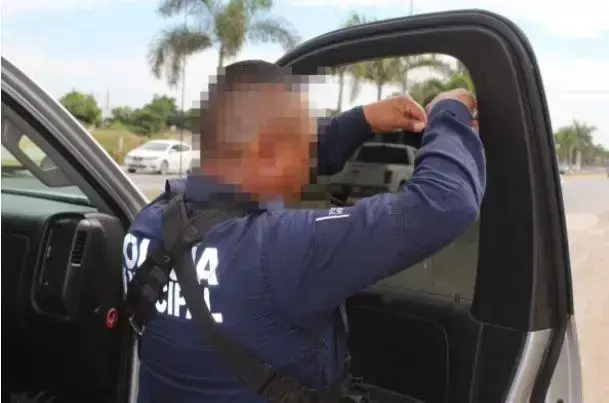 Infraccionan a 16 conductores por polarizado excesivo en Mazatlán