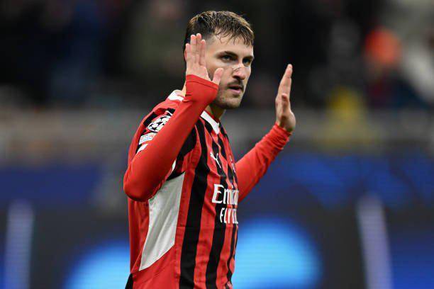 Santiago Giménez podría emigar del AC Milan y podría apuntar a la Lazio o al Porto.