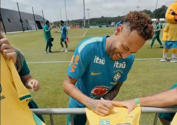 Neymar no tiene seguro su debut con Brasil en el debut que tendrán en la Copa del Mundo.