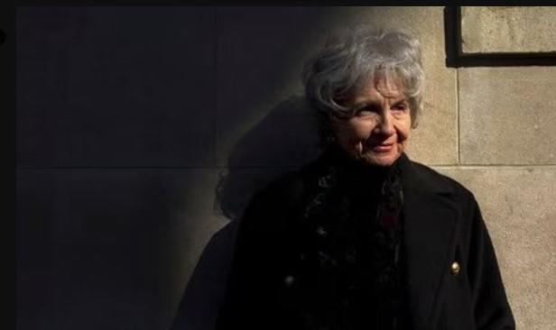 $!Alice Munro