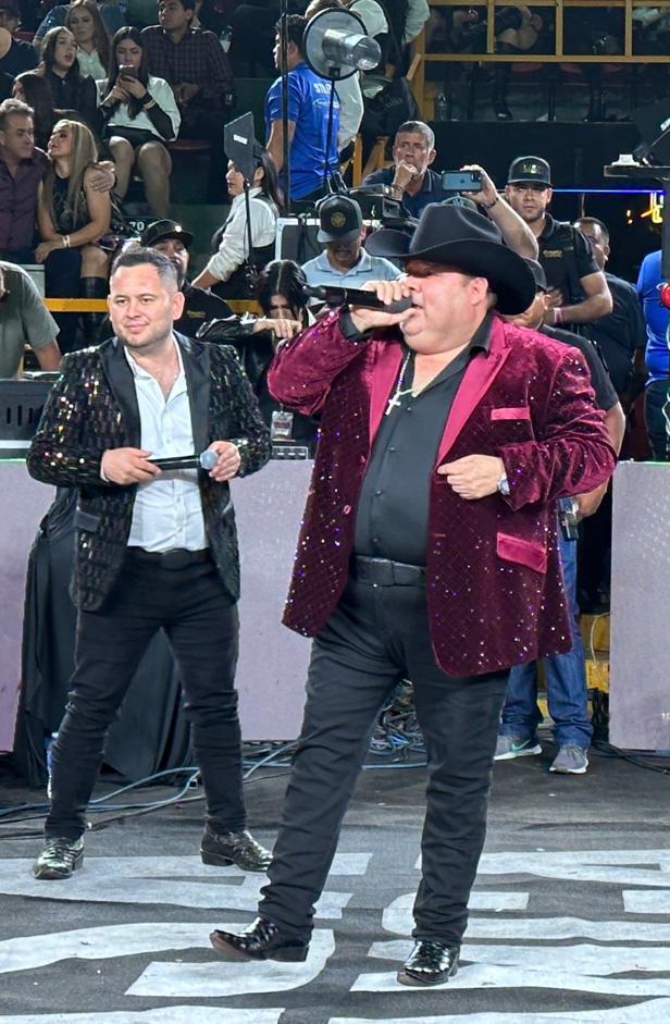 $!José Ledesma interpreta sus mejores éxitos.