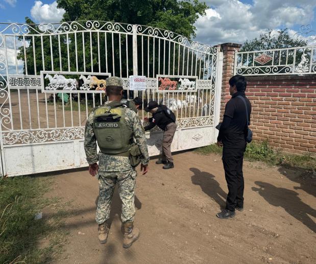 $!Ejército asegura droga, tractores y retroexcavadora en operativo en Culiacán