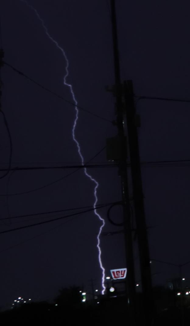 $!Encharcamientos y apagones dejan lluvias en Mazatlán