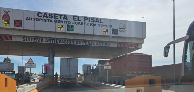 $!Reportan cierre parcial de circulación de la caseta El Pisal, en el municipio de Culiacán