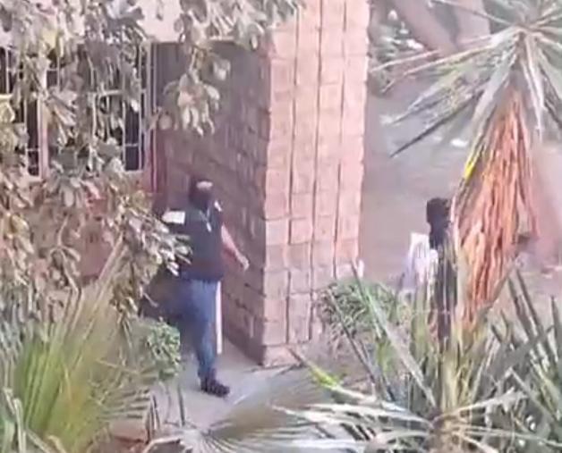 Exhiben y golpean a dos jóvenes en calles de Guasave y por los pasillos de una universidad