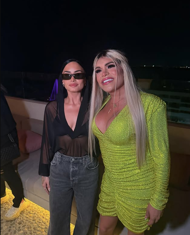 $!Presume Wendy Guevara foto con Demi Lovato