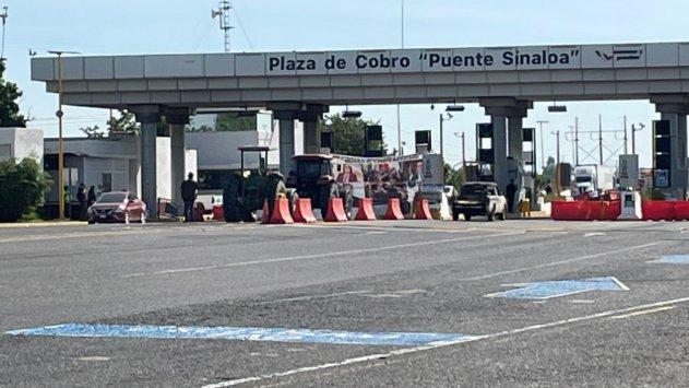 Casetas de autopista en Culiacán y Guasave fueron cerradas de manera parcial por campesinos.