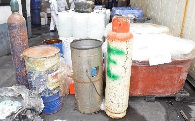 $!FGR incinera más de 1.5 millones de pastillas de fentanilo y toneladas de químicos en Sinaloa