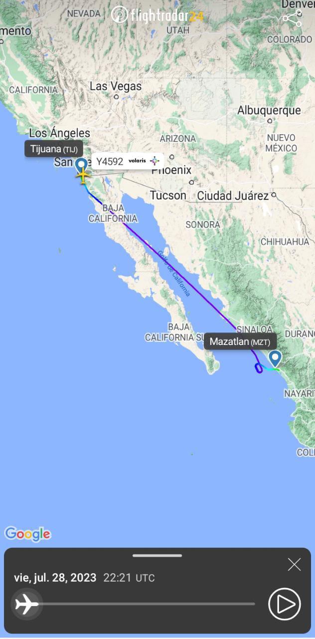 $!Lluvia en Mazatlán provoca retraso en vuelos y caída del plafón en la terminal