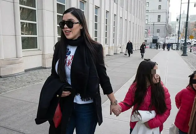 ‘El Chapo’ pide que Emma Coronel y sus hijas gemelas lo puedan visitar en prisión de EU