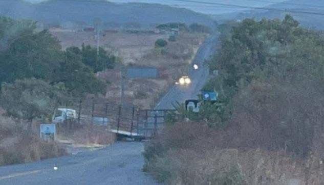 Reportan nuevo bloqueo en carretera México 15 y entronque con Cosalá
