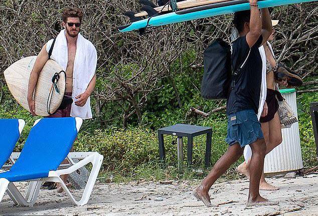 El actor Andrew Garfield se escapa a las bellas playas de Puerto Vallarta.
