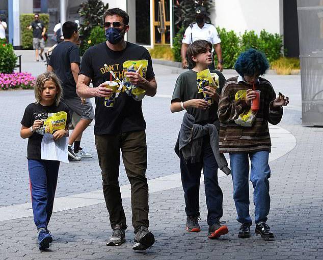 Esperan hijos de JLo y Ben Affleck que la pareja se case y formen una gran familia